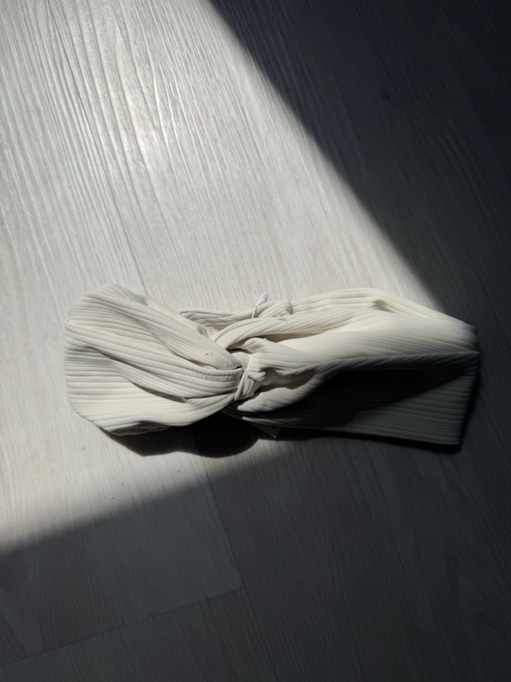 Lululemon Women’s Ribbed Nulu Twist Front Headband